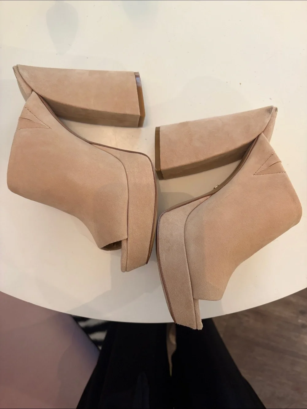 Kenneth Cole Women’s Tan Suede Open-Toe Mules